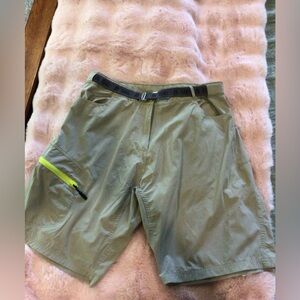 Women’s hiking cargo shorts